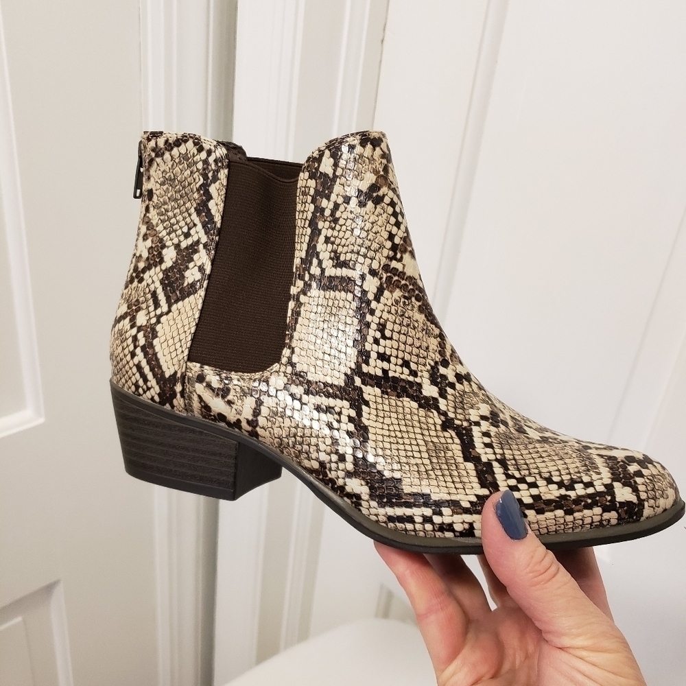 ESPRIT Snakeprint Brown & Cream Colored Booties Size 7.5M, Chic, Stylish - Picture 14 of 15